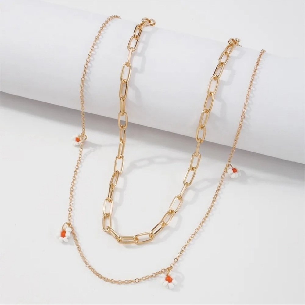 🔥CLEARANCE🔥Beautiful Gold Color Chain Necklace with Orange & White Flower - NWOT